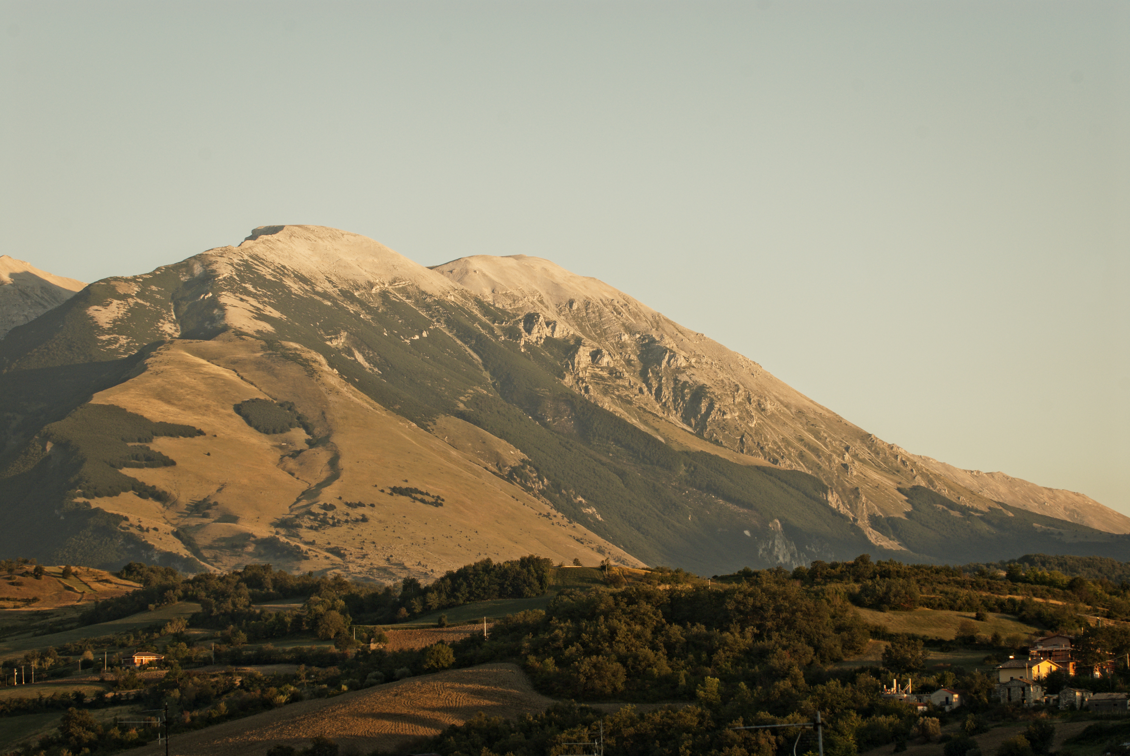 Panorama al tramonto di Pescofalcone e Tre Portoni